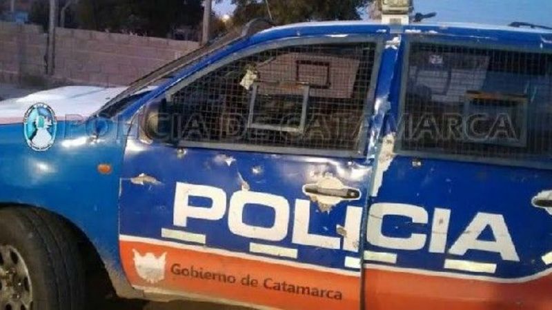 Encuentran una ventana abandonada en la calle