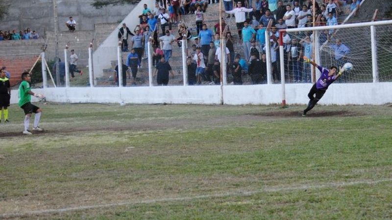 El “Pistolero” fue más “diablo” en los penales