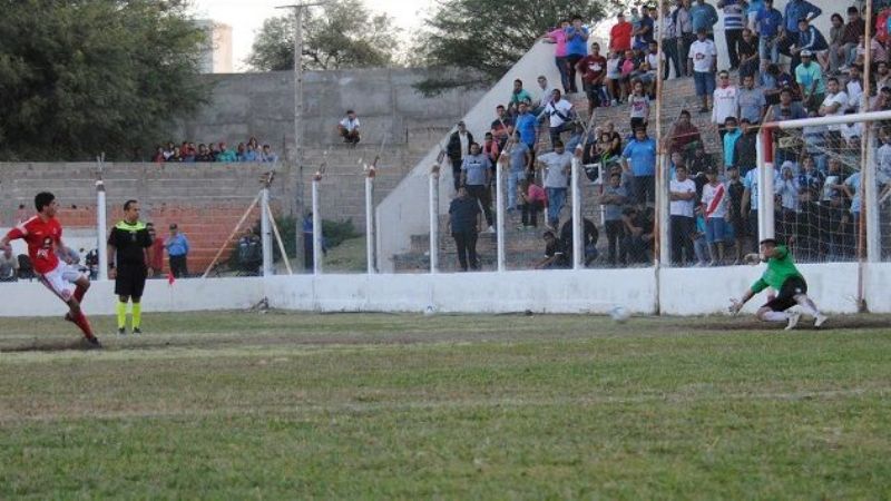 El “Pistolero” fue más “diablo” en los penales