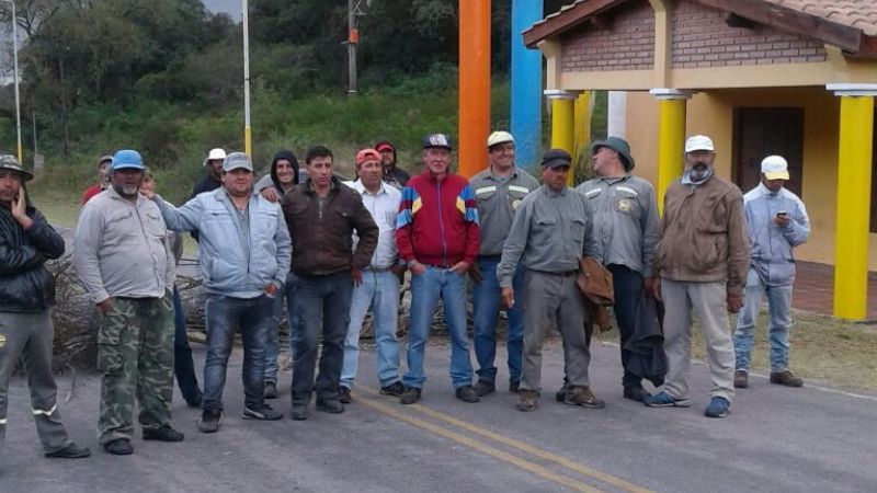 Municipales de El Alto cortan ruta 42