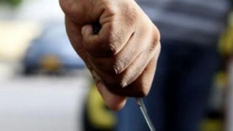 Encontraron un joven herido de arma blanca en el brazo