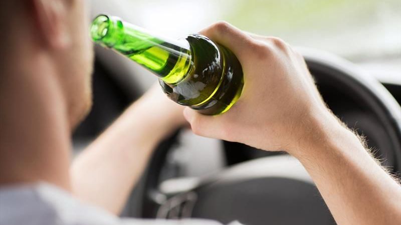 Manejaba alcoholizado por El Jumeal y le quitaron el auto