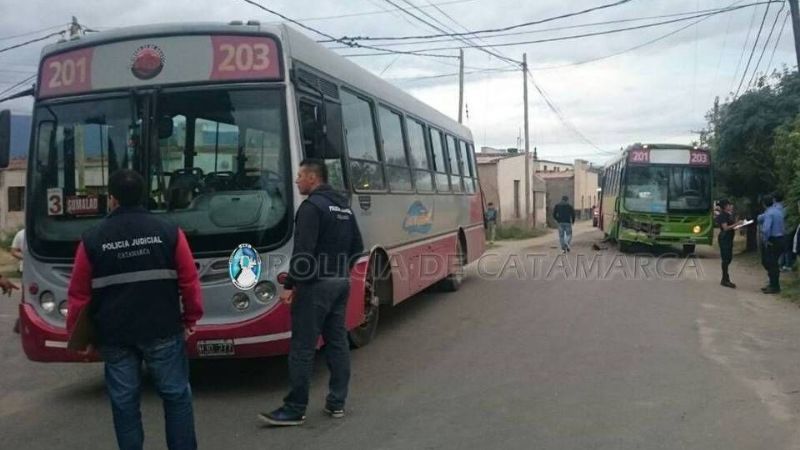 Chocaron dos colectivos en Valle Viejo