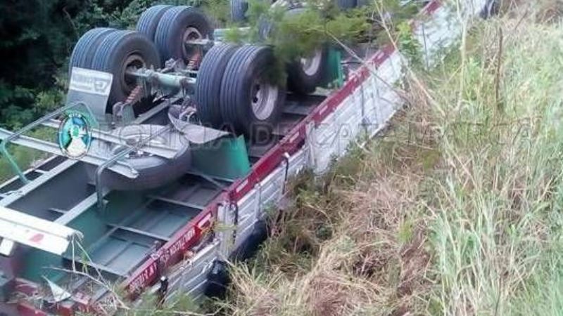 Volcó en la cuesta de El Totoral y cayó a un barranco