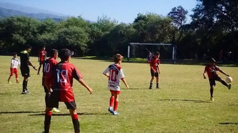 Entretenida jornada de inferiores entre La Carrera y Defensores