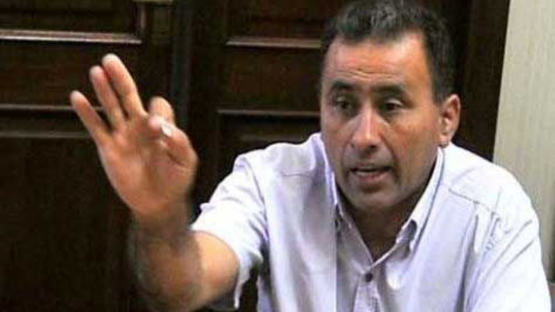 "El becado tiene que estar no más de seis meses"