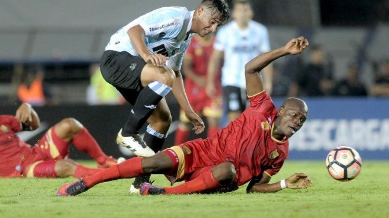 Racing juega en Colombia para seguir en la Sudamericana