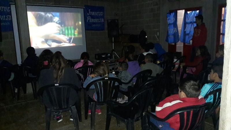 El Cine Móvil de Cultura celebra con los Jardines de Infante