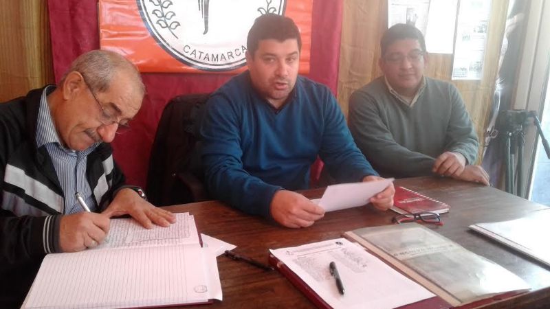 Eduardo Chacón sigue al frente de los periodistas deportivos