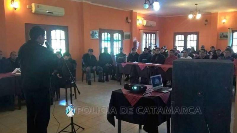 Capacitan a personal policial y de Tránsito Municipal en Santa Rosa