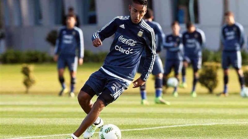 Gómez se lesionó la rodilla y suma otra baja a Sampaoli