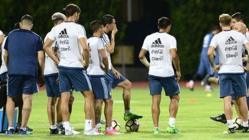 Sorprendió con un equipo sin laterales en Singapur