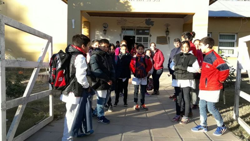 Madres reclaman por estado de baños en escuela