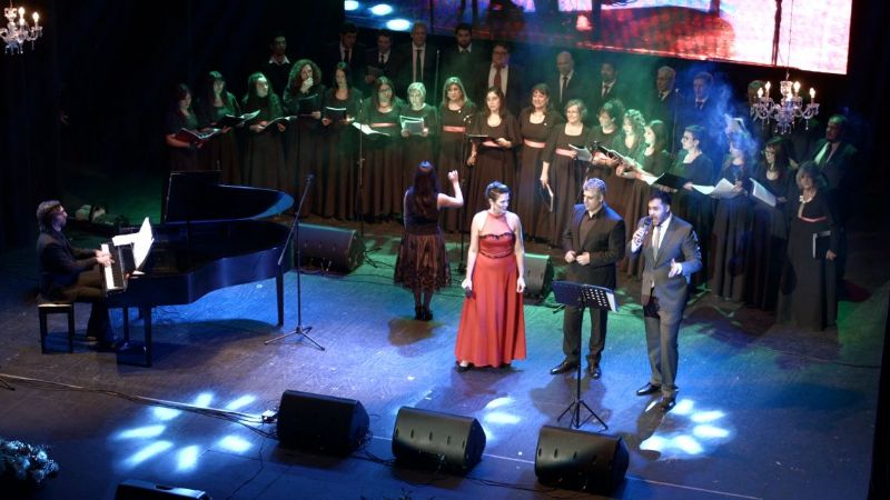 El Coro Universitario brilló junto a Nicolás Romero