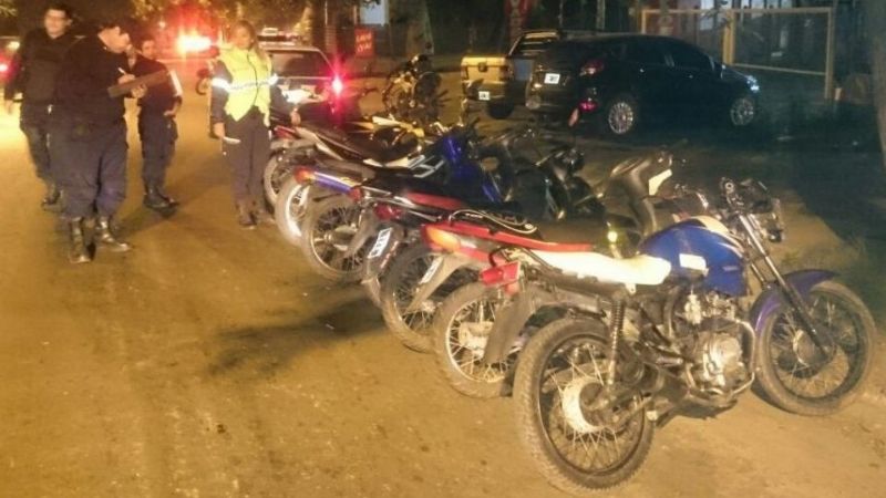 En control, secuestran dos motos