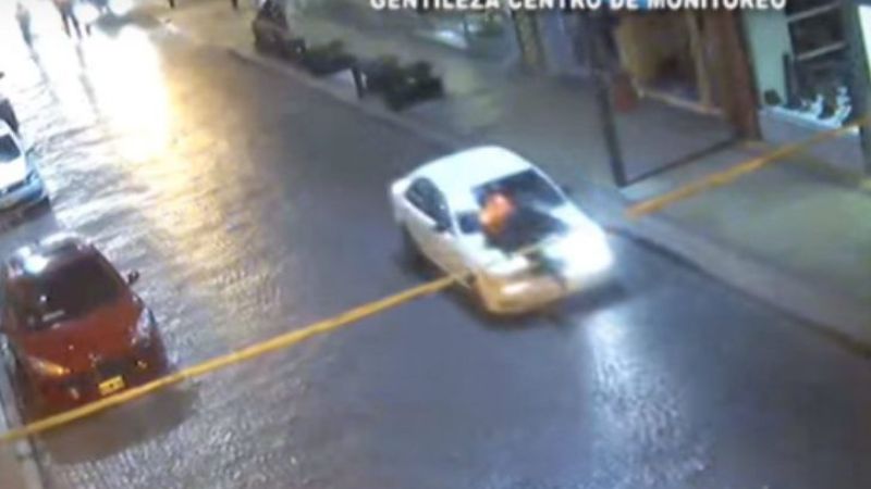 Atropelló a un inspector de tránsito y lo llevó 400 metros en el capó