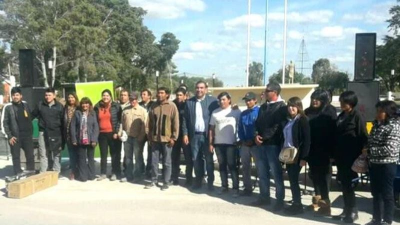 Herrera entregó insumos de Nación a micro emprendedores