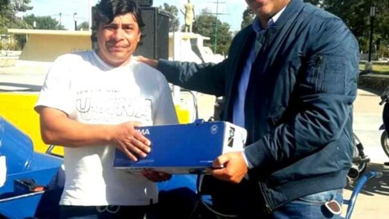 Herrera entregó insumos de Nación a micro emprendedores