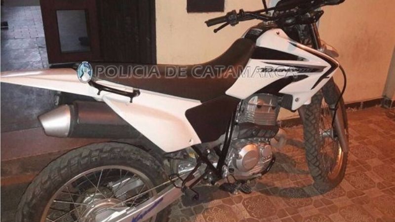 Encuentran en Tucumán, una moto robada en Catamarca hace 2 años