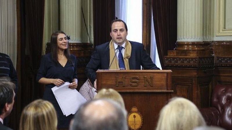 Ex gobernador fue homenajeado en el Senado Nacional