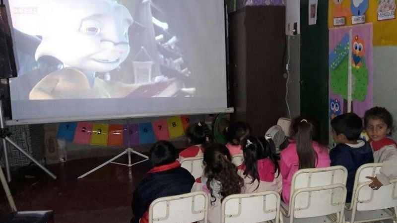Intensa gira del Cine Móvil de Cultura por escuelas de Capayán