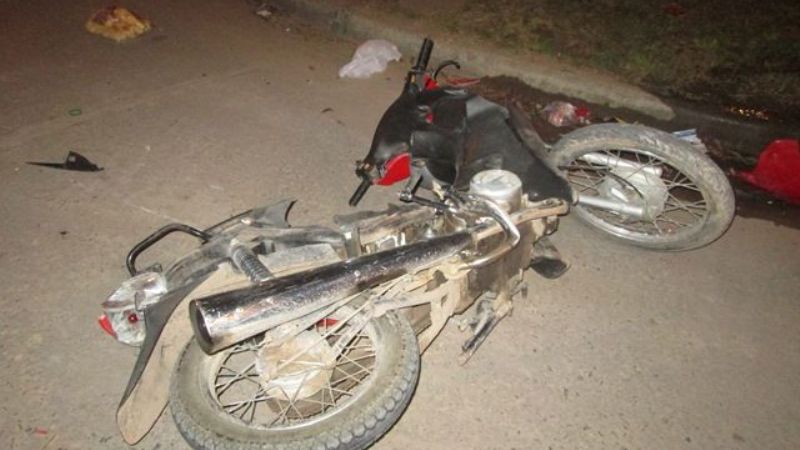 Una moto y un auto protagonizaron un accidente