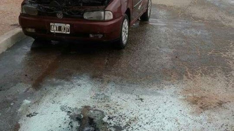 Principio de incendio en un auto