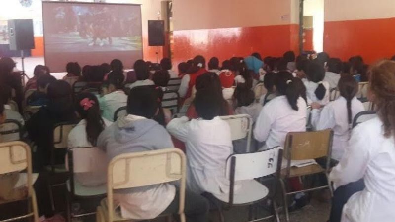 El Cine Móvil de Cultura en Capayán y Bº San Antonio Sur