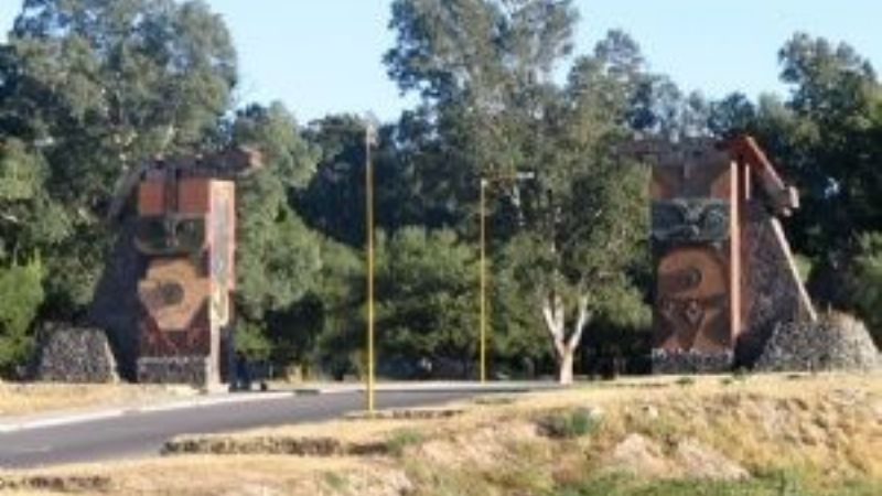 Joven herido tras derrapar en el Portal de la Ciudad