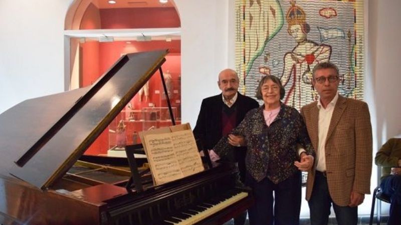 Vecinos donaron un piano al Museo de la Ciudad - Casa Caravati