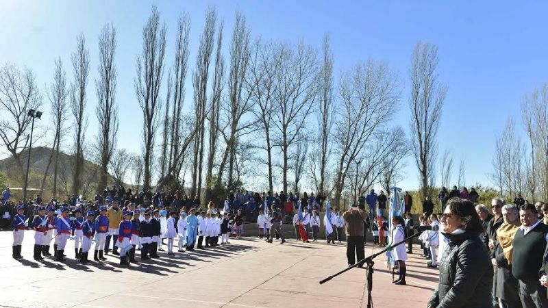 En el Día de la Bandera, Lucía inauguró edificio escolar en Hualfín