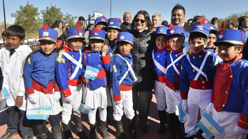 En el Día de la Bandera, Lucía inauguró edificio escolar en Hualfín