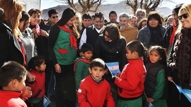 En el Día de la Bandera, Lucía inauguró edificio escolar en Hualfín
