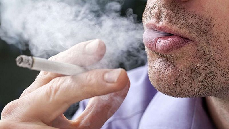Fumadores viven en promedio diez años menos