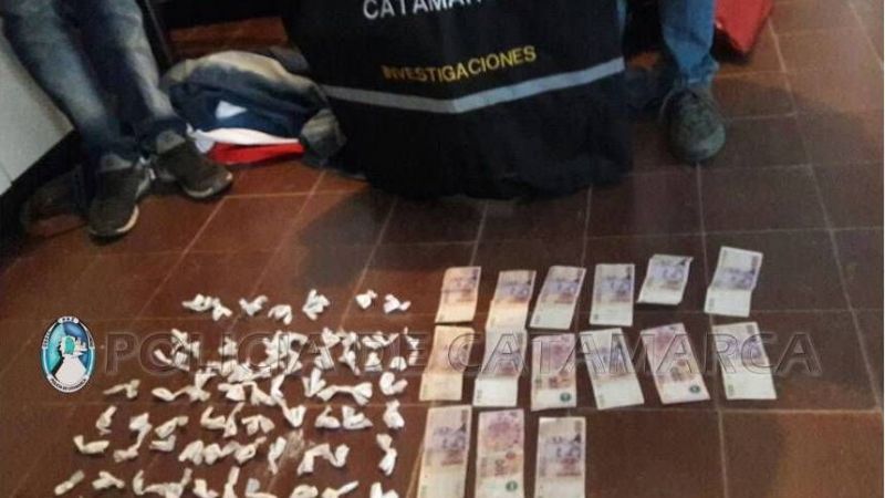 Secuestran drogas, armas de fuego y detienen a 2 personas