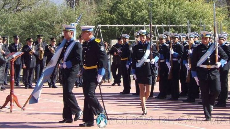 Cadetes de la Policía juraron lealtad a la Bandera