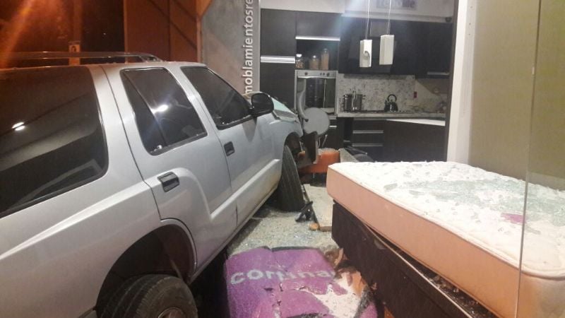 Espectacular choque en pleno centro