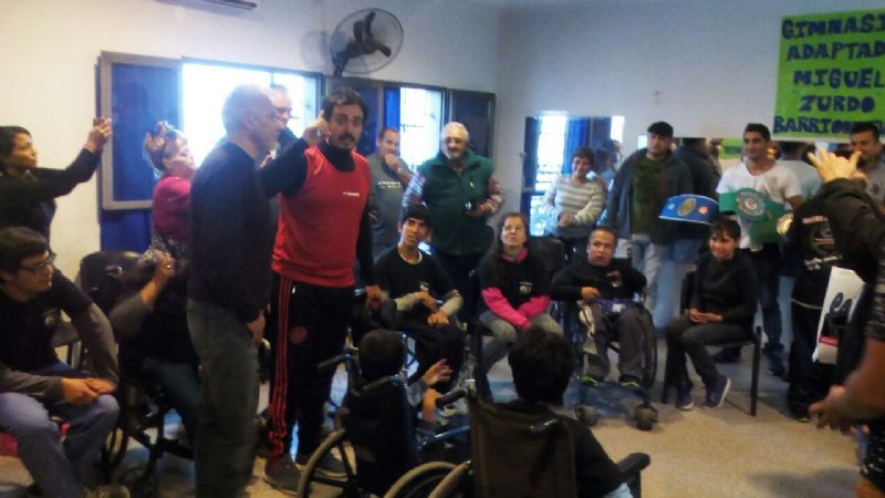 Inauguraron el primer gimnasio adaptado del país