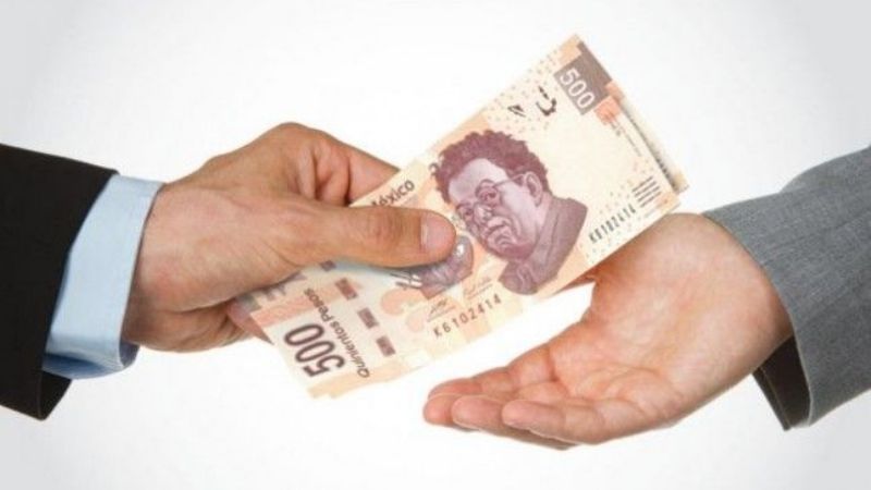 Prometía agilizar trámites pero era un estafador