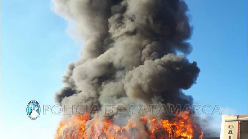 Se incendiaron dos colectivos de la empresa El Nene