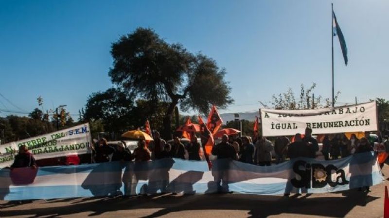 Dos horas de clases y el lunes vuelven al paro