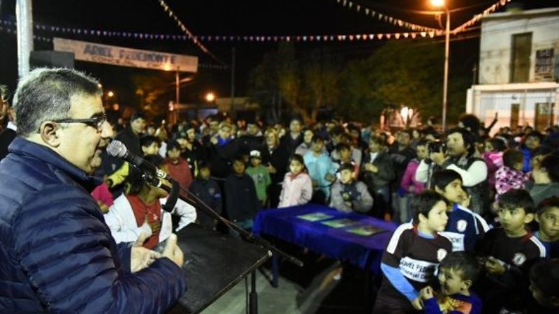Jalil inauguró una canchita en La Viñita