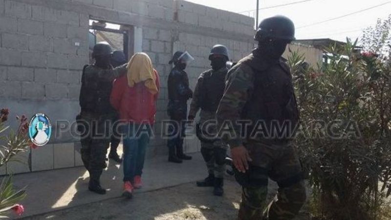 Detienen en la Terminal a una pareja con 1 kilo de cocaína