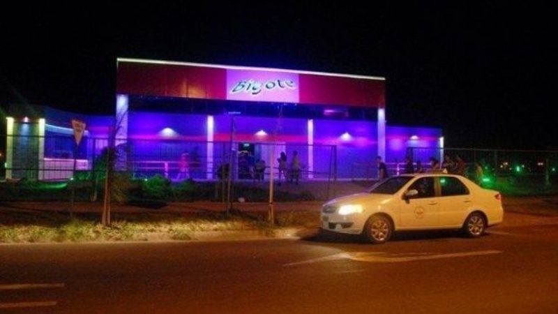 Juzgan a sujeto que roció de pintura a su pareja a la salida del boliche