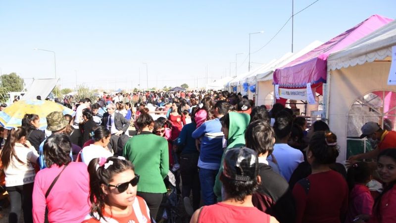 Lucía y Raúl almorzaron en la "Fiesta Municipal de Comidas Típicas"