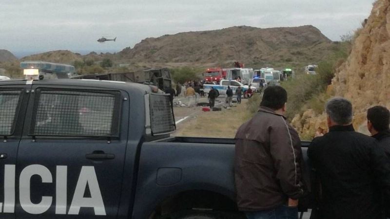 15 muertos por el vuelco de un micro en Mendoza
