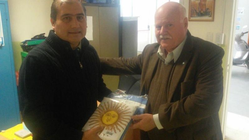 Escuelas de Valle Viejo recibieron banderas