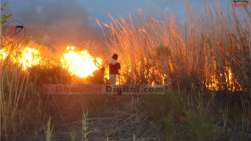 Gran incendio en cercanías al balneario de Saujil