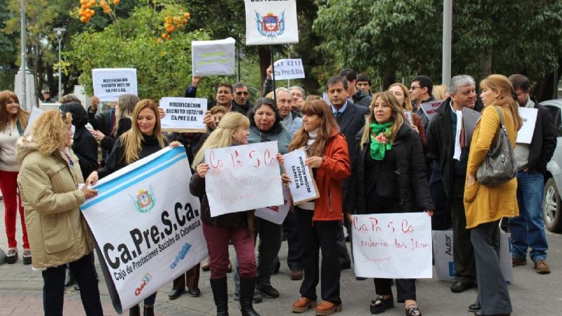 Empleados de Ca.Pres.Ca llevaron el reclamo a Casa de Gobierno