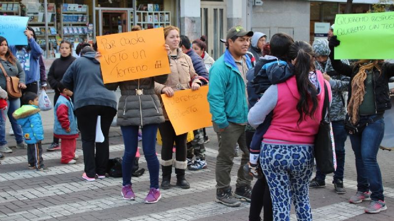 Protesta pidiendo terrenos